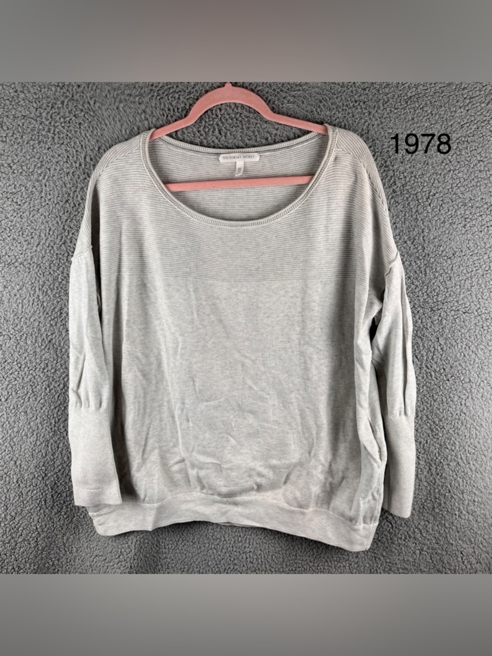 Victorias Secret Women’s Light Gray Sweatshirt With Pockets! Size XL